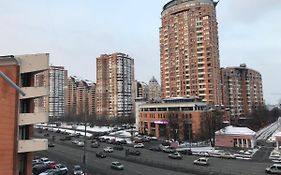 Sunny Apartment Overlooking The Royal Village